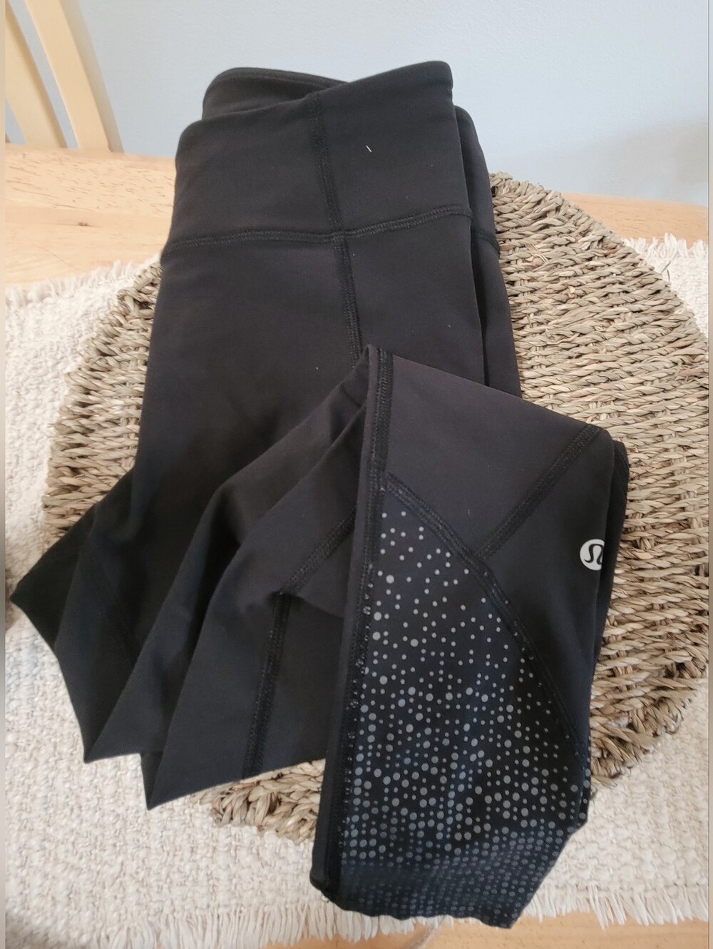 lululemon black leggings with reflective dot panel